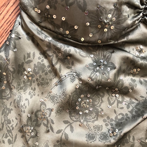 Le Chateau olive green top - Picture 6 of 9